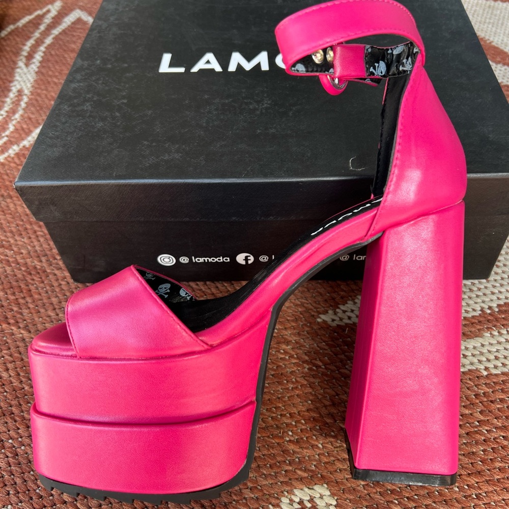 Brand new Lamoda Fuchsia pink Platform Sandal Heels Size 5
